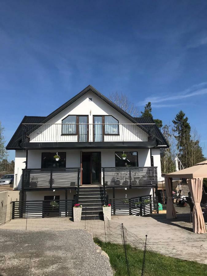 Laegenhet I Villa Pa Fornudden Tyreso Exterior photo